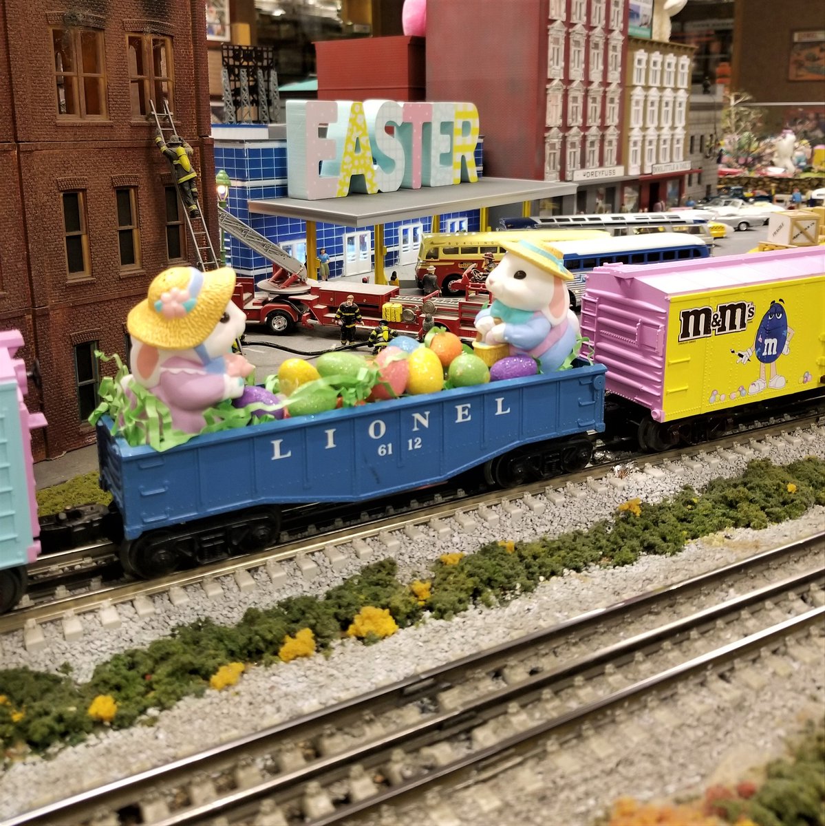 If you’re looking for a fun #Easter activity for the kids, take them to the <a href="/sdmodelrailroad/">San Diego Model Railroad Museum</a>’s “Easter Eggspress &amp; Storytime” event this Sunday, April 10, from 9 am to 11 am before the museum opens to the public! Tickets:

sdmrm.org/easter