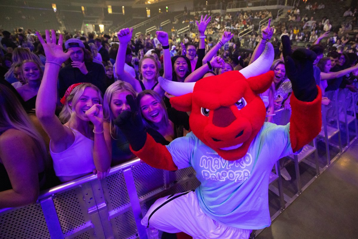 UNOmaha's tweet image. Did you make it to the show last night? 🎶👇 (@MavPro)