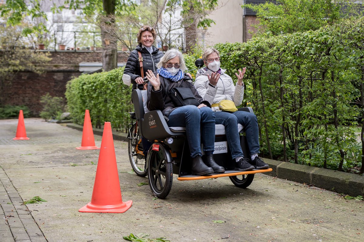 wir_machen_mit's tweet photo. Die Evangelische Friedens-Kirchengemeinde #Düsseldorf hat ihre neue #Rikscha vorgestellt. Wir haben über unser inklusives Rikscha-Angebot berichtet und freuen uns schon auf gemeinsame Touren! @Diakonie_DDorf @Bethel_Aktuell @aktion_mensch @roa_deutschland #TeamIGL https://t.co/wyzb8FvazE