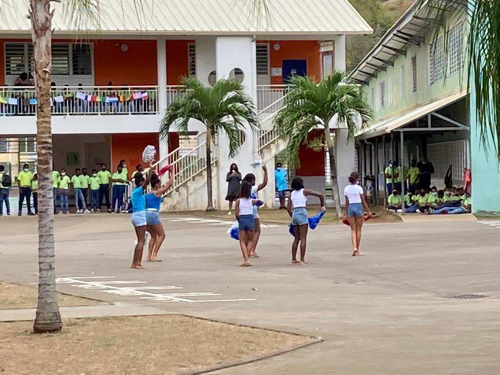9720861d's tweet photo. Quelques photos du spectacle de clôture de la #SemaineDesLangues à #CR3 avant que la 🌧 ne nous oblige à l’écourter ! https://t.co/In6zXPNlWM
