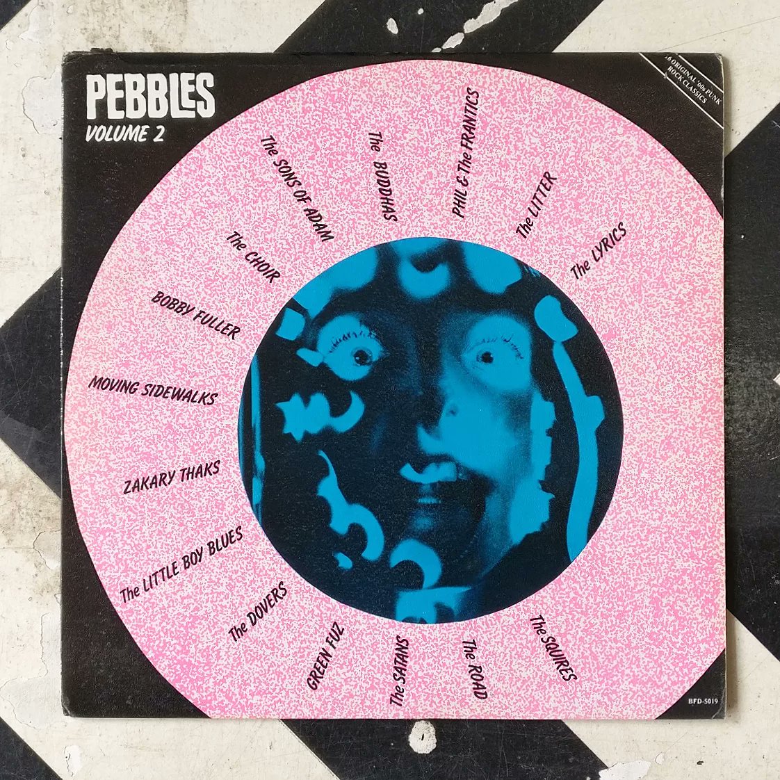GhostPapaMargs's tweet photo. Best thing I've found inside a record sleeve in ages (cracking record too).
King Tucker, if you're out there mate, Horse sold the record but all is not lost if you get your arse down to CT9...
#pebbles #postcard #postcrad https://t.co/G3WISpt2Nf