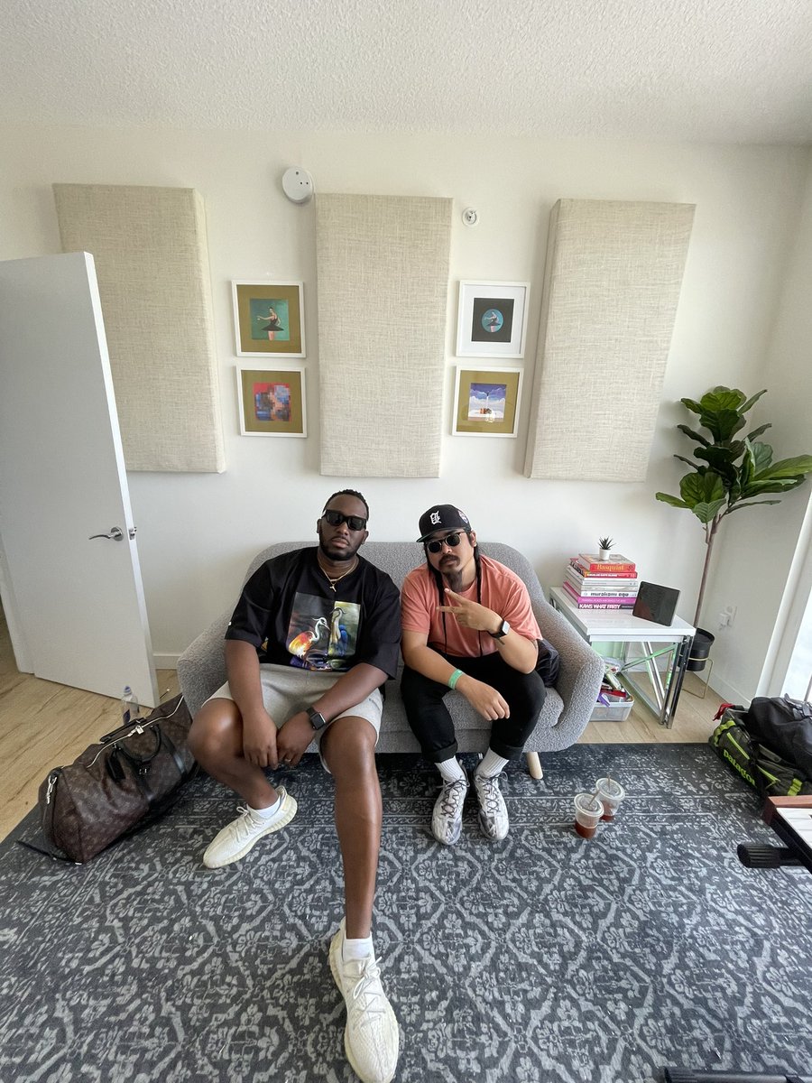 notjohnlestudio's tweet photo. GM #solana

But especially to all Supply Chain holders. 

We scheming and cooking something special for each and every one of you https://t.co/EnCX2NzwY2