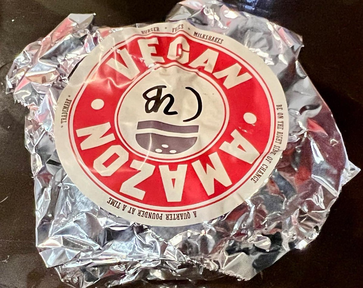 LatinVegan's tweet photo. I was blessed to be able to break my fast with this delicious tasting burger meal set @amazonvegans. You have to come check them out. #veganfoodshare #whatveganseat #govegan #veganism #vegano #veganfoodie #veganlifestyle #plantbasedfood #vegancommunity #kualalumpur #malaysia https://t.co/QPELuX6Gpg