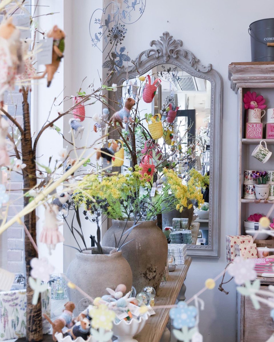CornucopiaWorc1's tweet photo. Our window is adorned with magical Easter treats! 🧺🐰🌼🐣
Who’s ready for a treasure hunt? Pop in to see the display and have a mooch or shop our Spring &amp; Easter goodies online!

#WorcestershireHour #Easter2022 https://t.co/KB2VhjCIVo