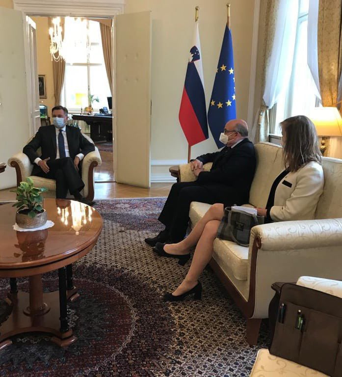 TiffanySadlerUK's tweet photo. It was a great privilege and pleasure to take Special Envoy Sir Stuart Peach to meet with @BorutPahor today. An excellent, frank discussion between friends, both deeply committed to progress in the Western Balkans and united in our horror at Putin’s aggression in Ukraine. 🇬🇧🤝🇸🇮 https://t.co/rJvnfc09qK