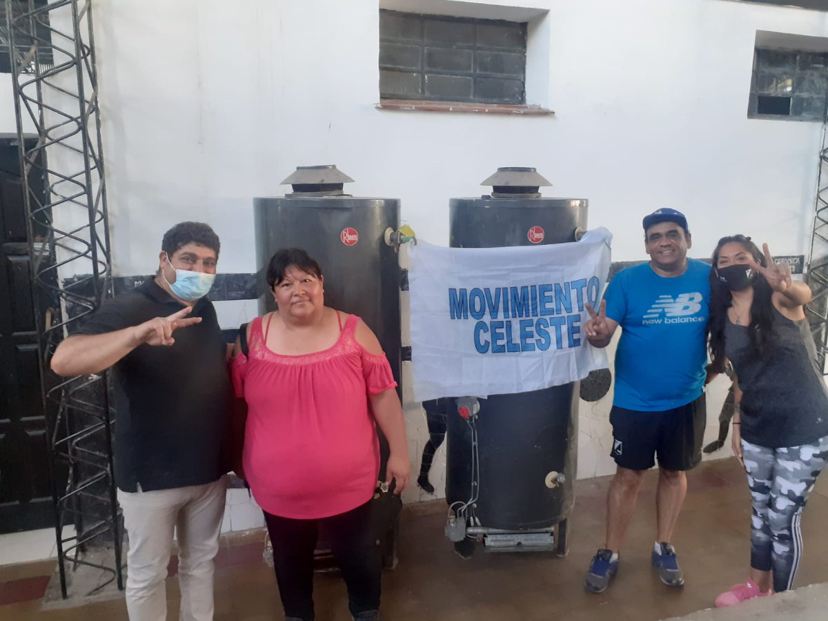 aprocen's tweet photo. Agradecemos a la Fundación Movimiento Celeste por hacer la donación de dos termotanques al club. Uno de ellos será para que lo utilicen los chicos de Escuelita, Inferiores y 1° local. Además donaron leche, zucoa y yerba.

El futuro del más grande está en los chicos https://t.co/HUaOGJcZsi