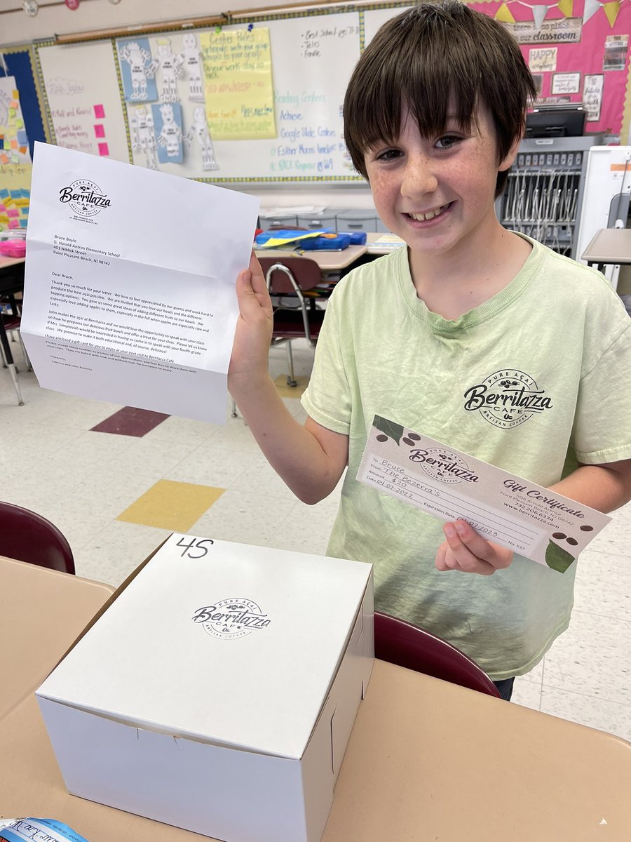 JSbeachteach's tweet photo. @berritazza surprised BB by replying to his letter and sending in delicious cookies for the class to enjoy! We can’t wait for you to come visit 4-S! @StecchiniM @AntrimSchool https://t.co/ozBXVMgVdc