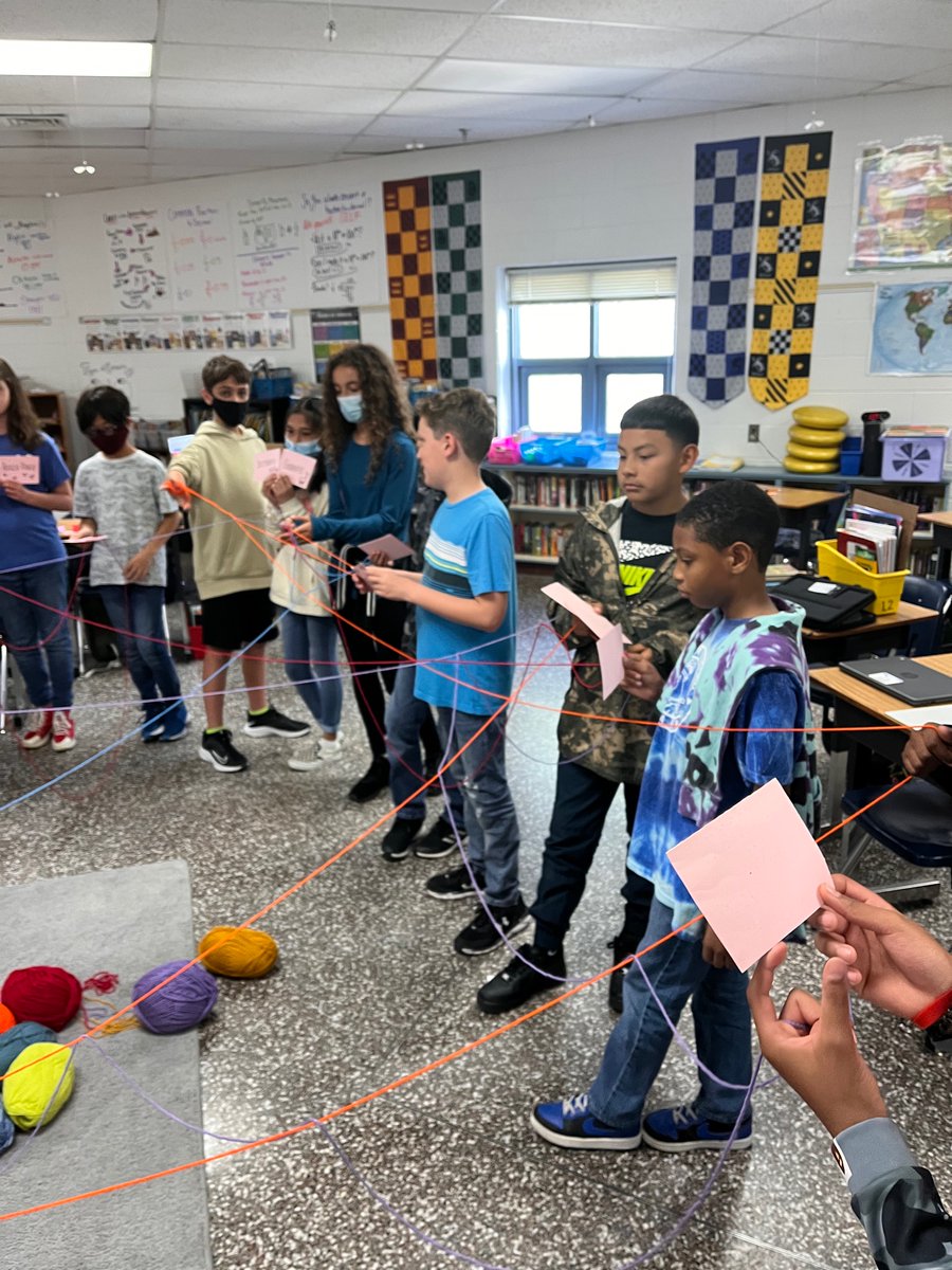 MsBazar5th's tweet photo. Yesterday’s epic lesson with Ms. H our high school future teacher! She helped us review our food webs, producers, and consumer!! #landstownleaders #5thgradeisamazing https://t.co/fFuDEhrMiJ