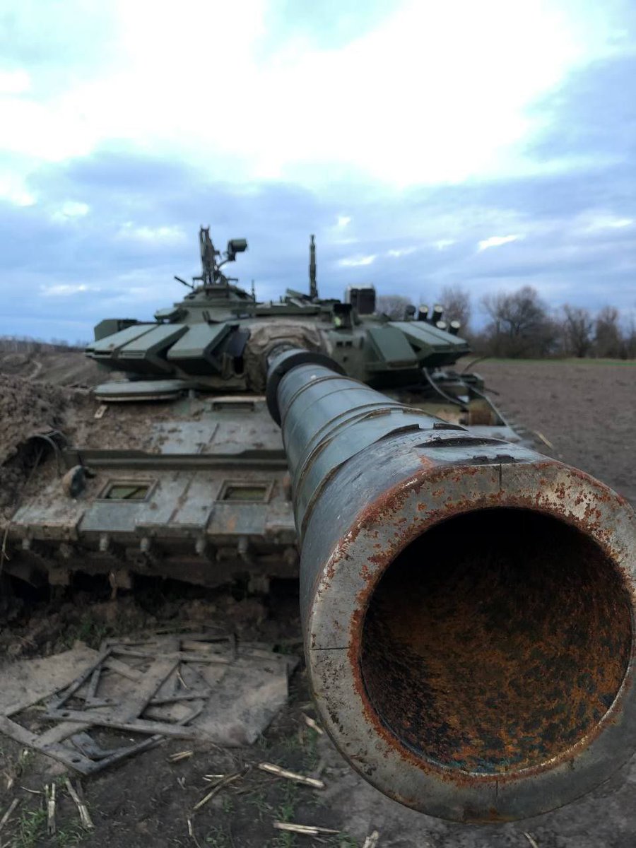 IAPonomarenko's tweet photo. Ukraine now also operates T-72B3s seized from Russia.
The tank family’s modified version of the 2010s now combats its former masters. https://t.co/AmlhbvZsx3