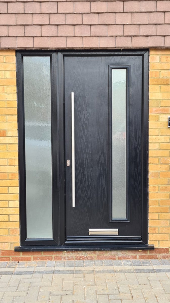 GwsCentre's tweet photo. @Sliders_uk composite door installation in Langley, Slough.

#doors #composite #HomeImprovement #glazing #glass https://t.co/YryJqNCoWB