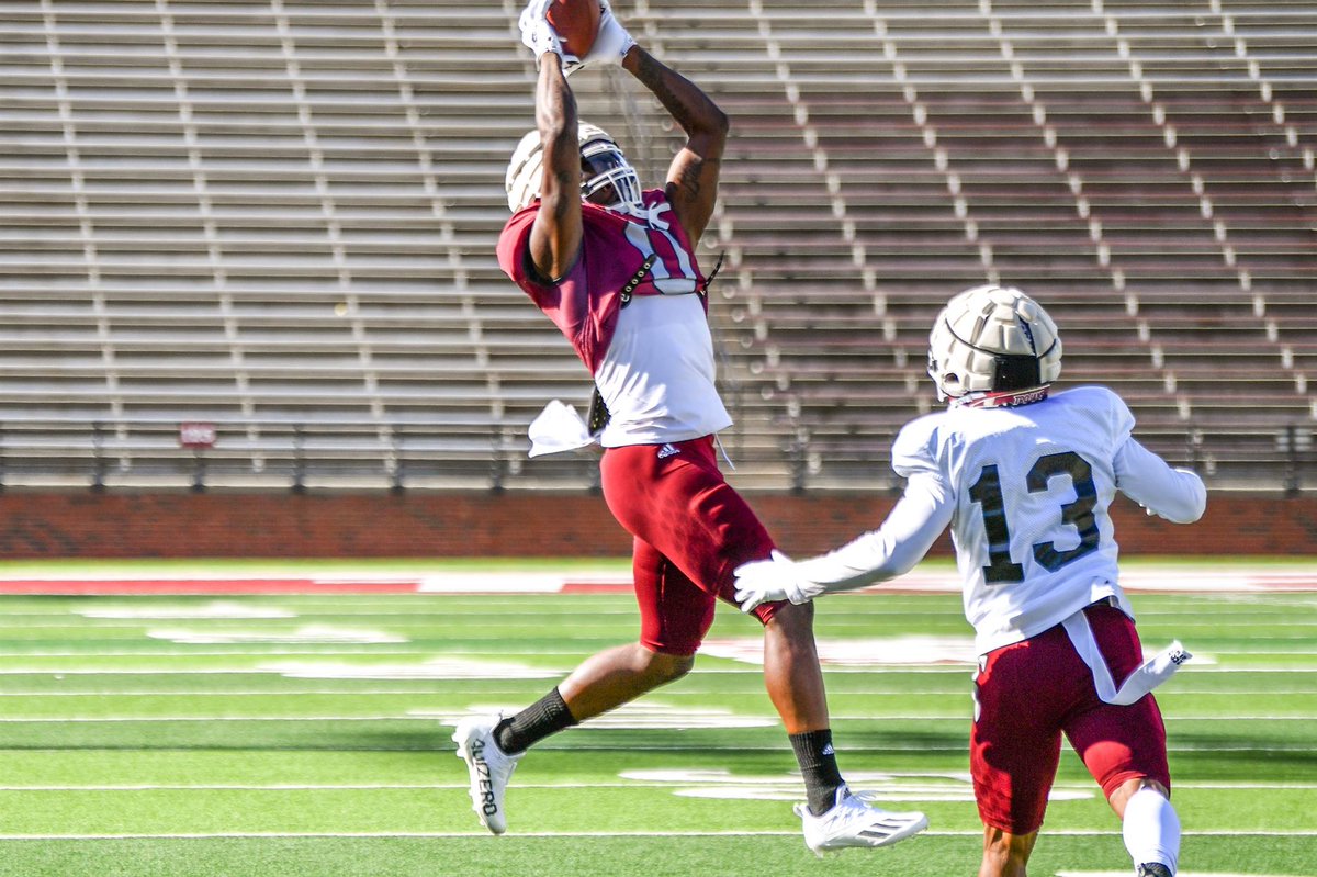 TroyRecruiting's tweet photo. ⚔️ Don’t Grind. Don’t Eat. ⚔️
#RiseToBuild https://t.co/Ut1L0hH0gO
