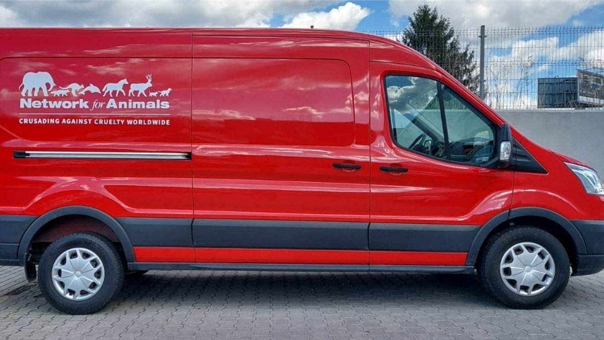 Network4Animals's tweet photo. Your support has helped us get DIOZ back to the animals by getting them a new ambulance! Read our update on all your donations have helped us do for the animals of the #Ukraine #war this week. Please keep donating - the animals have never needed you more: https://t.co/lapCjGPr2V https://t.co/hEIvXUVaWi