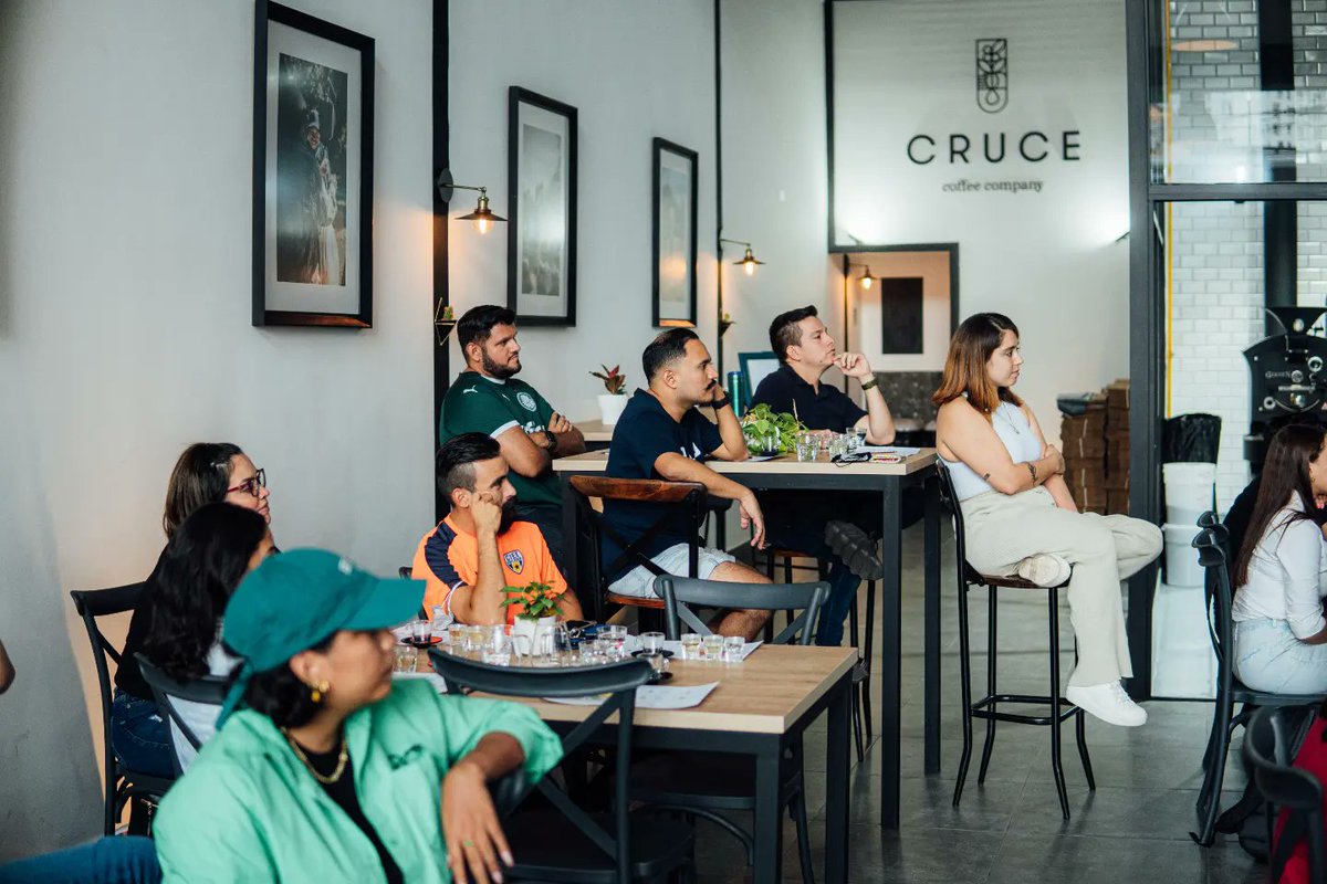crucecoffee's tweet photo. Tremendo grupo el que vino al #Panamacoffeeexperience del pasado domingo ☕️💙 https://t.co/hHED0jJLnq
