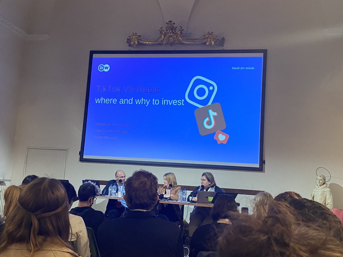 verapeneda's tweet photo. Closing my day @journalismfest #IFJ22 with some innovative #storytelling (title sounds like one of the Epic Rap Battles of History) 🔥 “TikTok vs Instagram Reels” with folks @DeutscheWelle @YAlGannabi @katthoever @erika_marzano https://t.co/PyXMXhjxRh