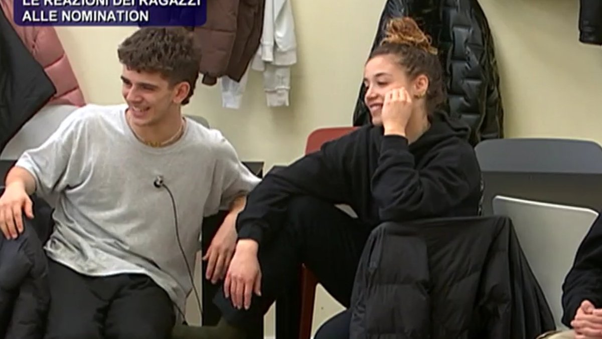 nonmiirritate's tweet photo. mi spiace ma io a sti due non li reggo, la falsità in una sola foto #Amici21 https://t.co/sbKcsx3g26