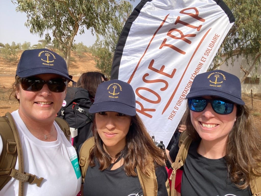 CEMM_FR's tweet photo. ➡️ Trois femmes. Un officier, deux officiers mariniers. 
➡️ Une compétition exigeante : le 1er @Trekrosetrip au Sénégal.
➡️ Un engagement au service des autres : @RubanRose, Cap Éco Solidaire, @EntraideMarine et Entraide FUSCO.
Bel esprit d'équipage ! 
#Marinedetouslestalents. https://t.co/QoyxkhsVrc