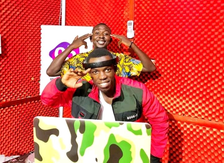 95_TimeFM's tweet photo. The Baddest party Geng is in the building! #MusosiIbrah and #DeejayJeff have kicked off the Friday night party on your radio. Powered by @NileSpecial 📻🎶
📲0757 800 500
Streaming live https://t.co/E5dWdnGMoD
#ThreeDayWeekend
#MbalesNumberOne https://t.co/7Ad02m8uH2