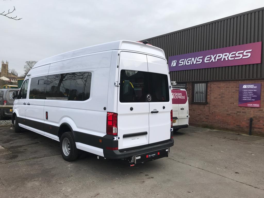 SXMacclesfield's tweet image. A full body wrap for Minibus Options, this white vehicle is a colour change from blue to white! 

#VehicleGraphics #VehicleWraps #MinibusGraphics #Cheshire
