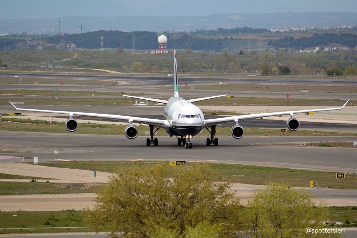 pedrospotter's tweet photo. Peregrinación para los #spotters con la visita en @aeropuertoMAD del

#Airbus #A340 (-200) (5A-ONE) del #Gobierno #Lybia

@controladores @senaleros @ctrl_plataforma #avgeek #avgeeks #aviationdaily #aviationphotography #planes #Planespotting #spotter #spotting #aviationlovers https://t.co/Jbz5wHYS2m