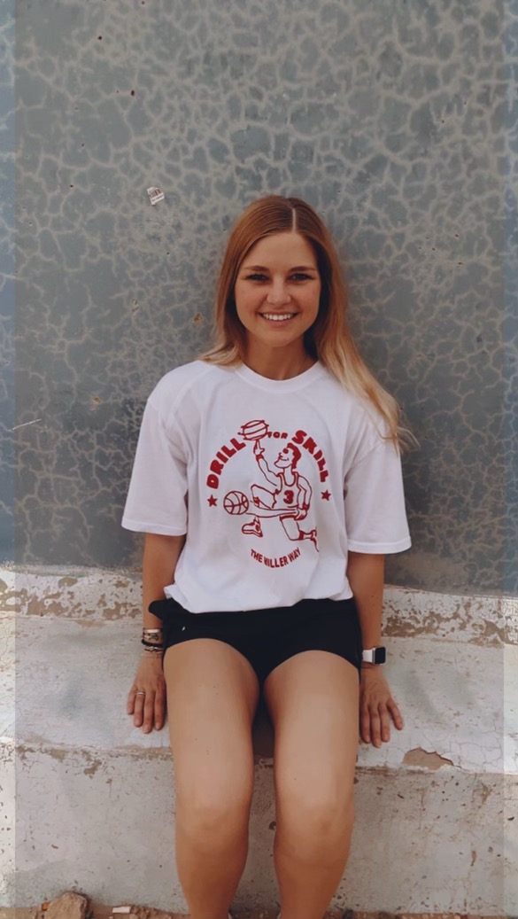 DFSAAU's tweet photo. First Lieutenant Erin Joyce @erin_joyce3 repping some DFS gear in Kuwait! Looking forward to your return Coach!! 👍🏀👀👍 #DFSfamily https://t.co/DeN2HOT4kQ