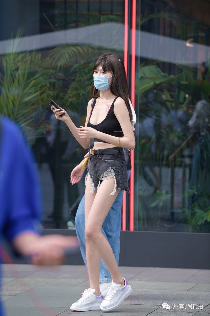 p485com's tweet photo. 街拍小美女热裤走光 https://t.co/4l173jvIme
