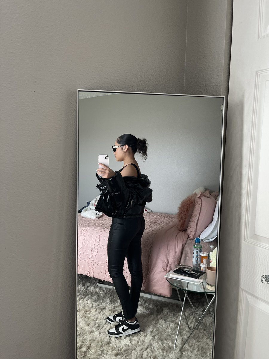 LeslieHernaande's tweet photo. true angel 🖤 https://t.co/oxV8YC1AUG