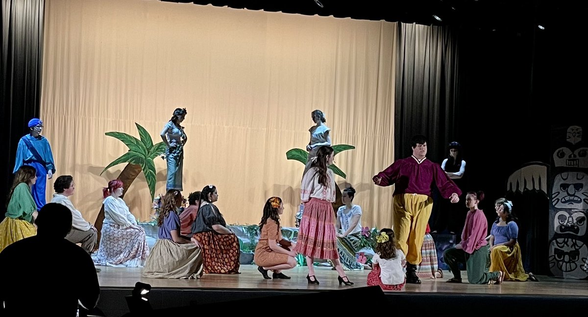 So fun to see former Ss and having them perform for current Ss!  Both groups did a FANTASTIC job!!!!  🤗 @FCMSPrincipal <a href="/DaveSovine/">Dr. David Sovine</a> <a href="/jim_angelo_1969/">Jim Angelo</a> @sgross_jwhs <a href="/AndrewsShellyVA/">Shelly Andrews</a>