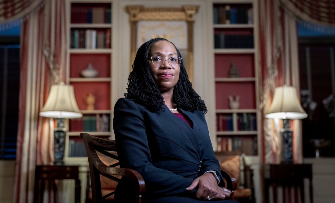 I was 13 years old when President Obama's "Yes We Can" slogan let me dream bigger and further than I ever had before

Today our country shatters another glass ceiling &amp; millions of kids will see they deserve a seat at the table. Congratulations to Justice Ketanji Brown Jackson ✊🏿