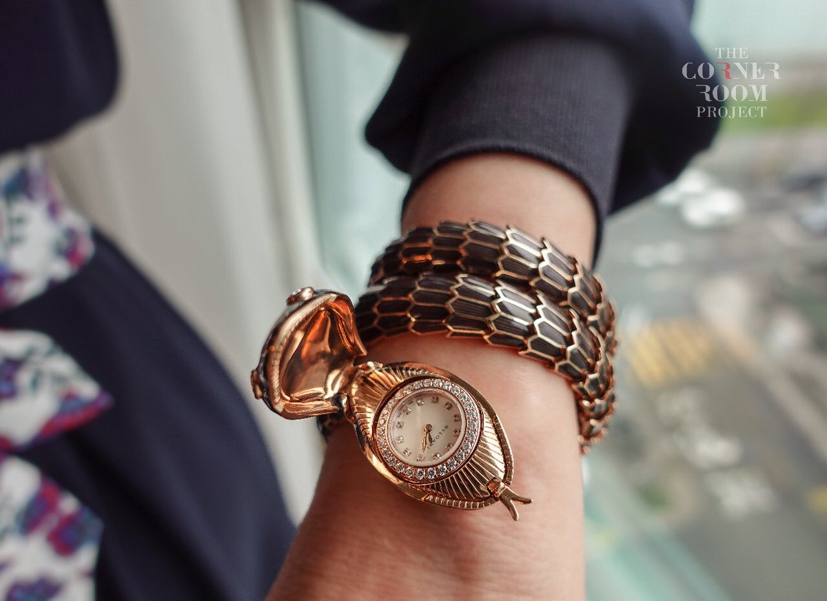 thecornerroom's tweet photo. A date with an icon!
The never ending allure of @bulgari #Serpenti

📍: Hotel President Wilson, Geneva
📸🎥 : @MitrajitB 

#TCRPinGeneva #thecornerroomproject #LuxuryWatches #Bulgari
#SerpentiMisteriosiSecretWatches #serpentimisteriosi https://t.co/9YvK4juVbR