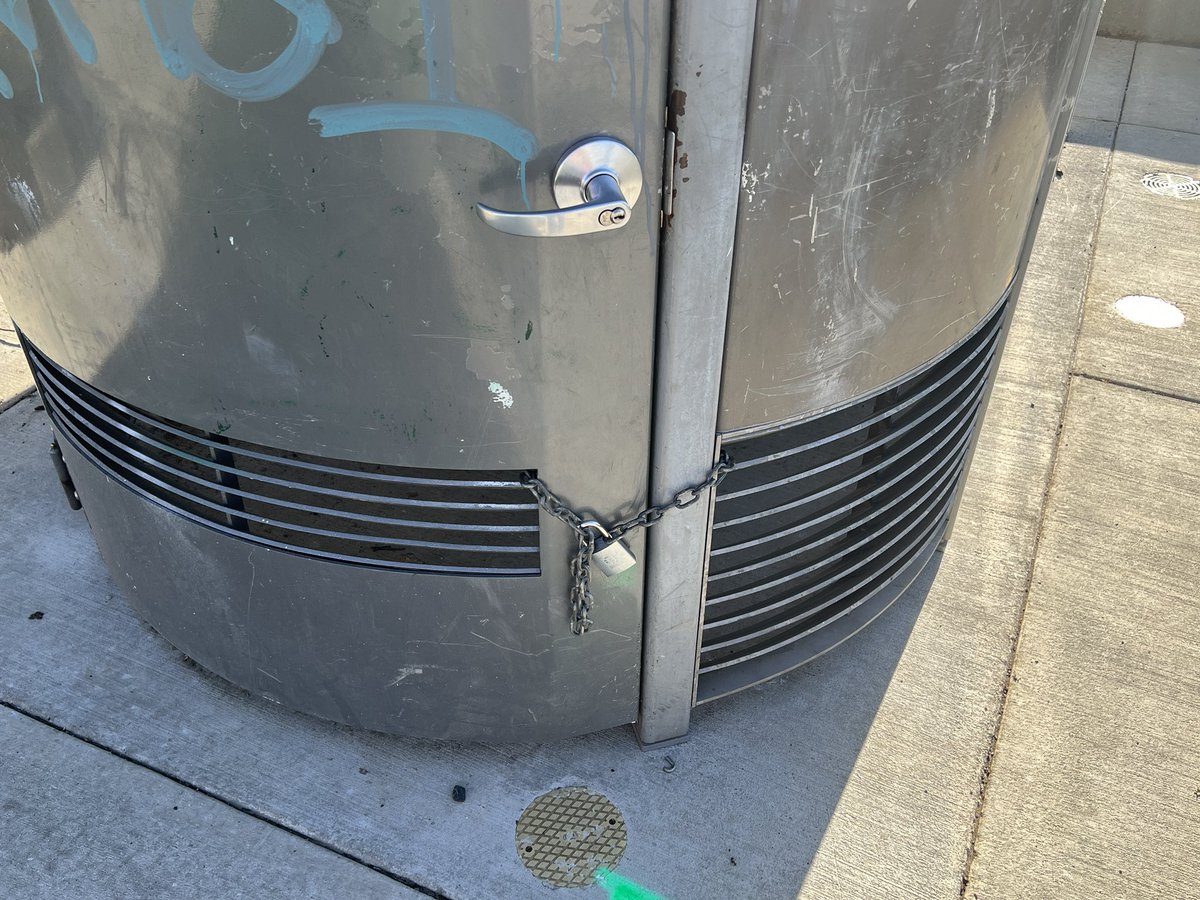 pdxccura's tweet photo. Portland Loo locked
Portland Oregon
Waterfront Park
April 8, 2022
#pdxparks
cc: @PortlandPHLUSH @PDXParksandRec https://t.co/vEW1zrOucC