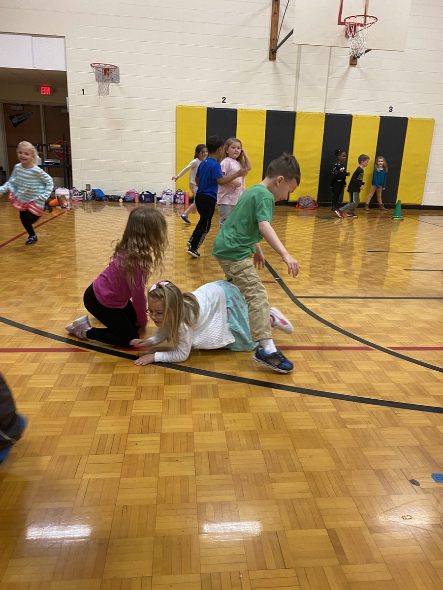 _Mrs_Hubbard_'s tweet photo. Thanks to our parent helpers on Workout Wednesday! We loved moving our bodies with an inside recess game of tag! @beescounselor #FHSDHHW22 https://t.co/1EljnqqDRS