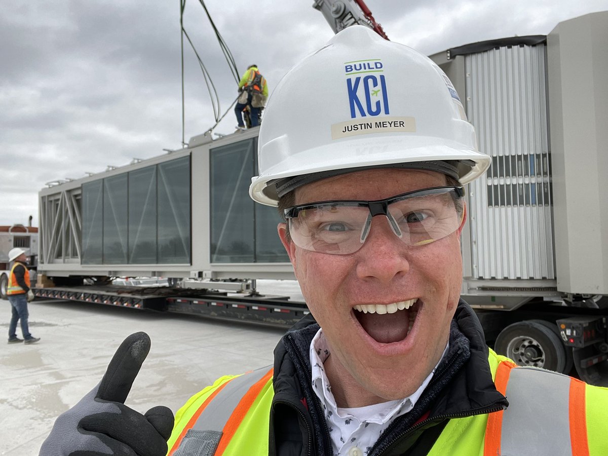 Just a *little* hyped over the arrival of the first glass boarding bridge for the new terminal at @KCIAirport. #BuildKCI
