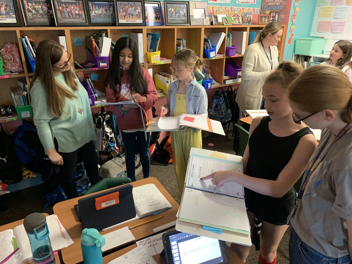 Selfteaching's tweet image. Showing off and explaining our Leadership Portfolios today! #Leaders @CaprockES #celebrateKisd