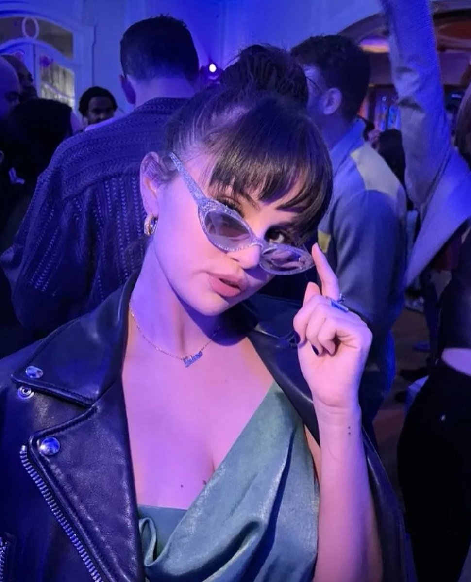 archivesgowmez's tweet image. SELENA GOMEZ MY JAW DROPPED