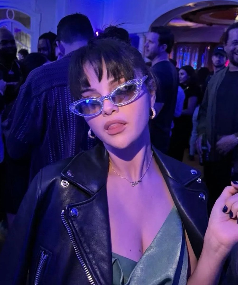 archivesgowmez's tweet image. SELENA GOMEZ MY JAW DROPPED