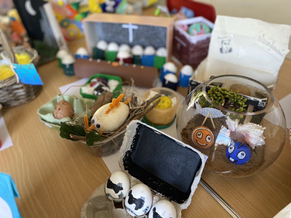 cutthorpe's tweet photo. What an amazing day it’s been at Cutthorpe Primary today. The children got extremely creative with the egg competition &amp; we have had the pleasure of viewing some amazing creations🐣 👏  Our wonderful PTA also organised an egg hunt for the children.  Happy Easter #teamcutthorpe https://t.co/aP02lpnxub