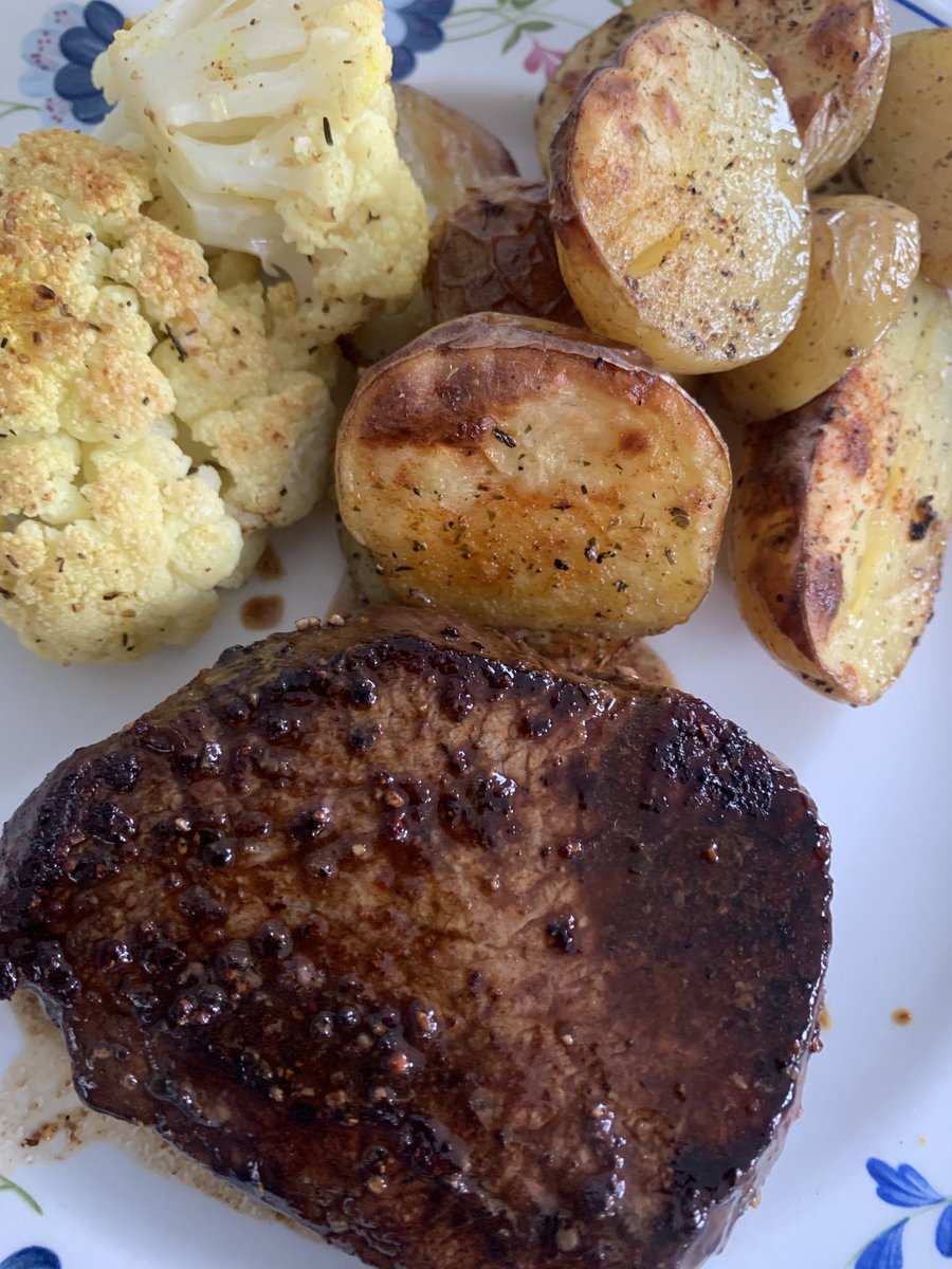 rico_stathis's tweet photo. #Scottish #Filet roasted tatties and cauliflower…Yummy😊#dinner #ScottishBeef #meatandtwoveg https://t.co/5alODWuixi