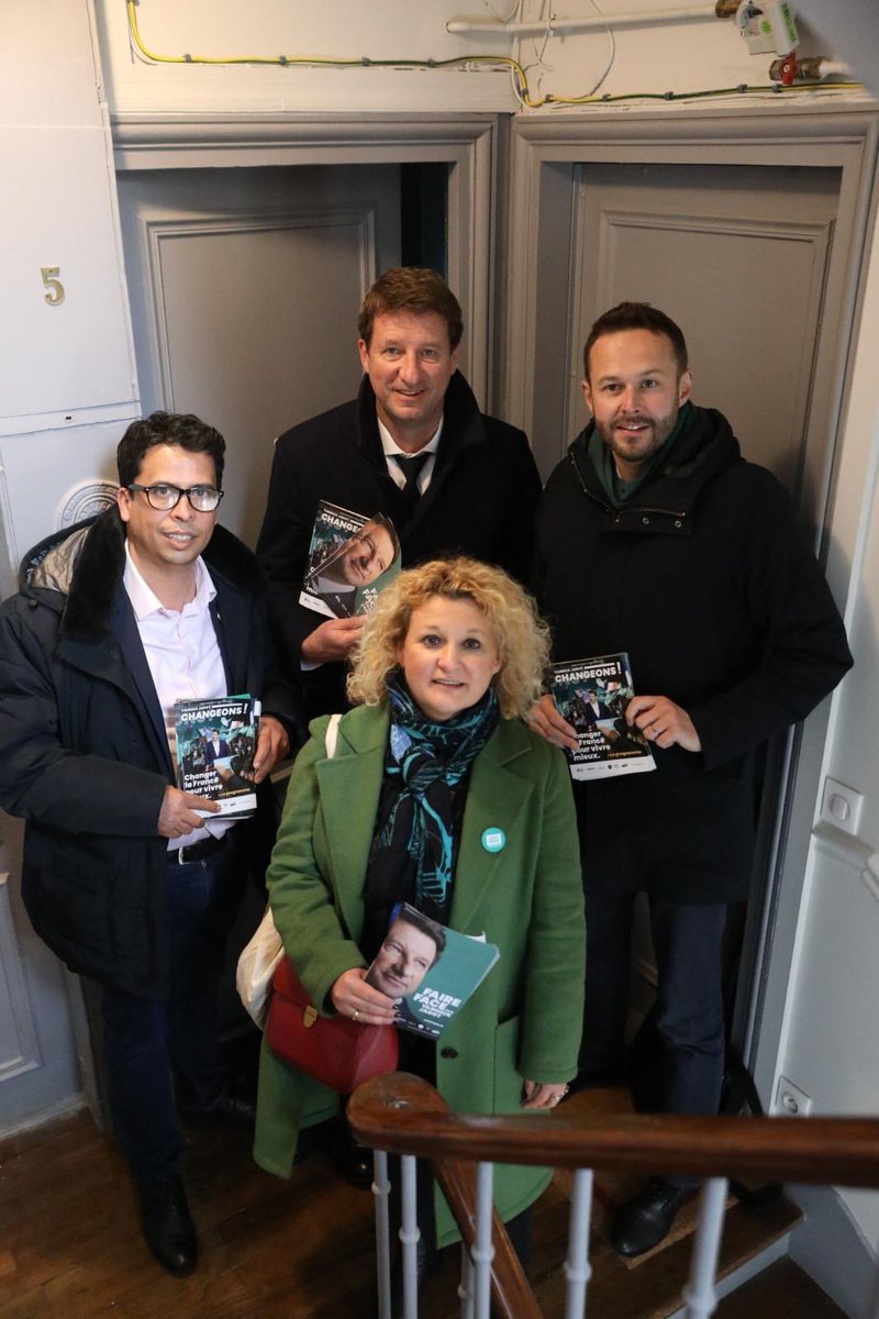 Jusqu'au dernier moment, dernier porte à porte, le pôle écolo mobilisé pour faire gagner <a href="/yjadot/">Yannick Jadot</a> ! 
👉🏽 Au 1er tour de l'élection présidentielle il n'y a que le vote de conviction qui soit utile. 
#JeVoteJadot pour le climat &amp; la justice sociale #Jadot2022 #FaireFace