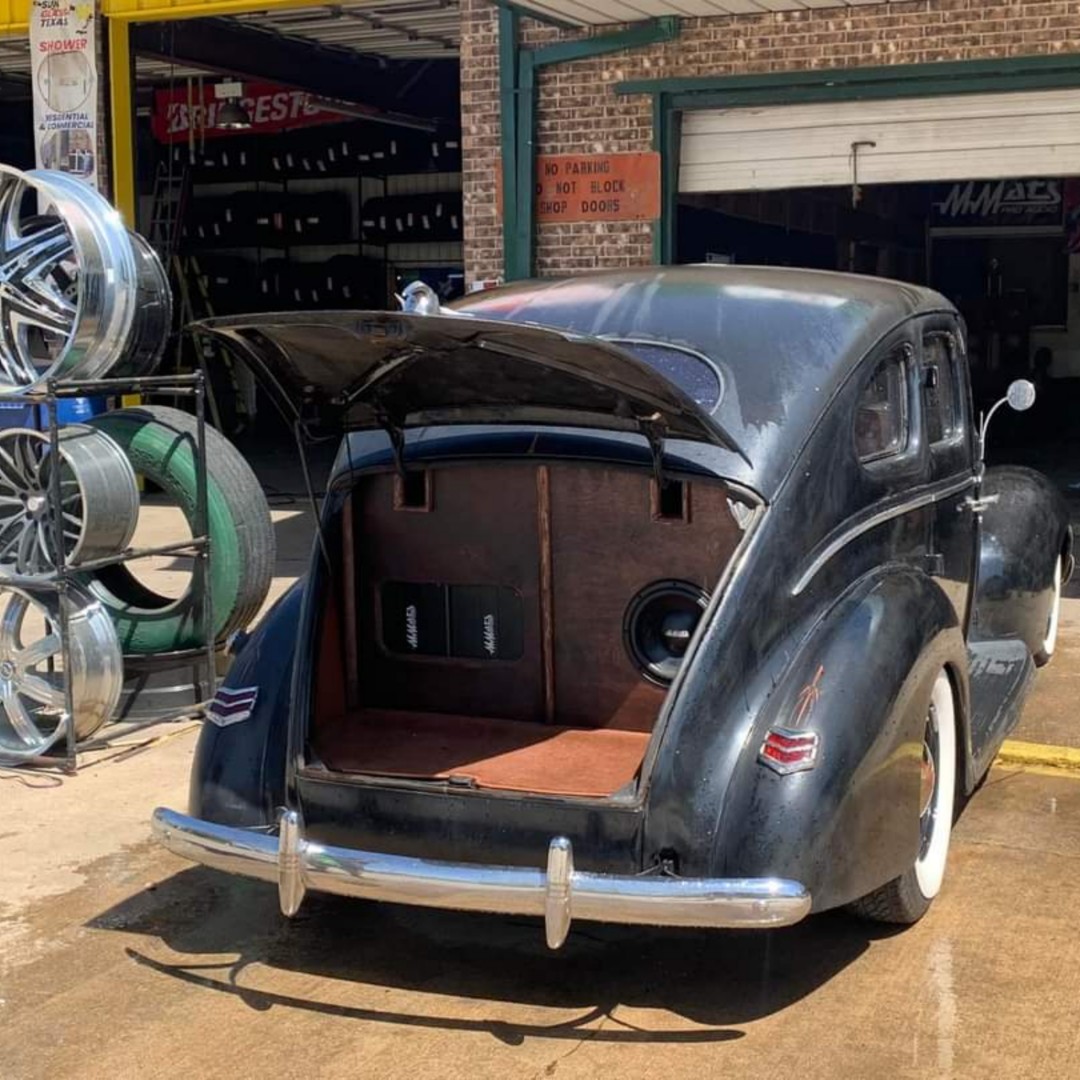 the12voltmag's tweet photo. 👀🤩😍🔊👌😁 Down South Soundz brought this 1946 Ford Deluxe a few years forward with this #mmats audio build!
🛒Shop #caraudio - https://t.co/chMUIdLH8O
#12voltmag #prvaudio #12volt #caraudioaddicts #subwoofers #soundquality #caraudiofabrication https://t.co/kTOU4XFOrS