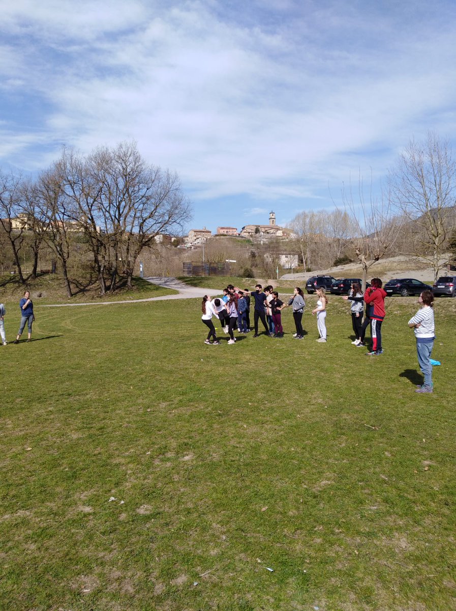 ie_martamata's tweet photo. Els alumnes de 2n d'ESO avui han sortit i gaudit d'una passejada per la vora del riu Ges i han acabat a prop de la Riera de Sant Pere de Torelló on s'han fet jocs populars. #SecIEMM https://t.co/2uKs6P72lm