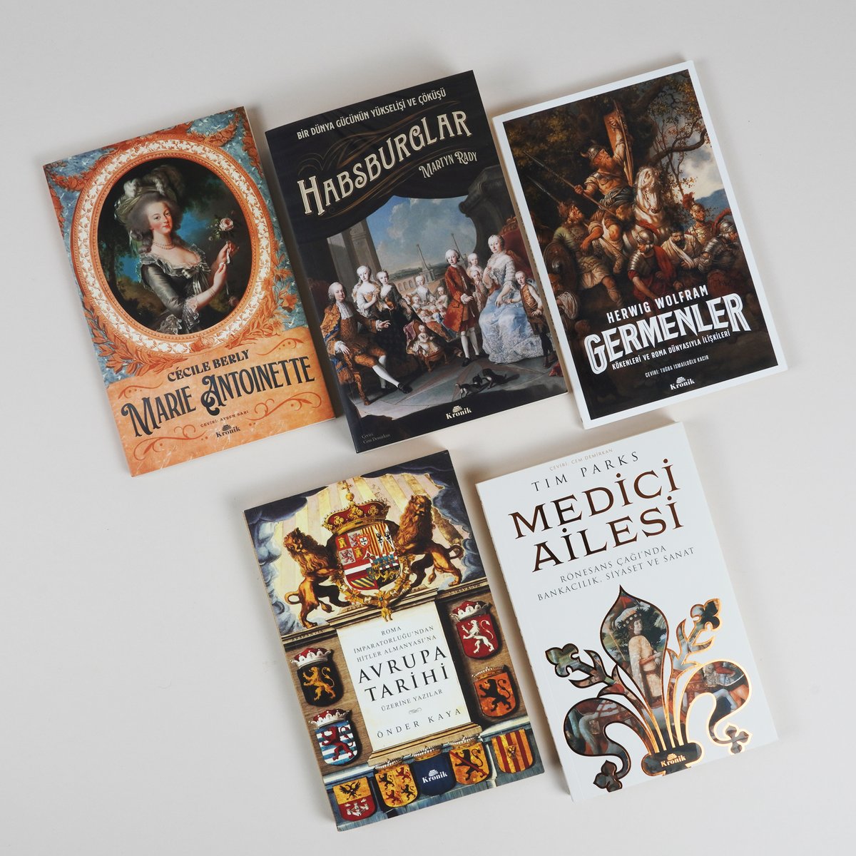 ÇEKİLİŞ📚

Bu tweet'i RT ederek hesabımızı ve <a href="/KronikKitap/">Kronik Kitap</a>'ı takip eden 3 kişiye aşağıdaki görselden seçeceği 1 kitap hediye.

Son katılım: 15 Nisan Cuma.

kronikkitap.com