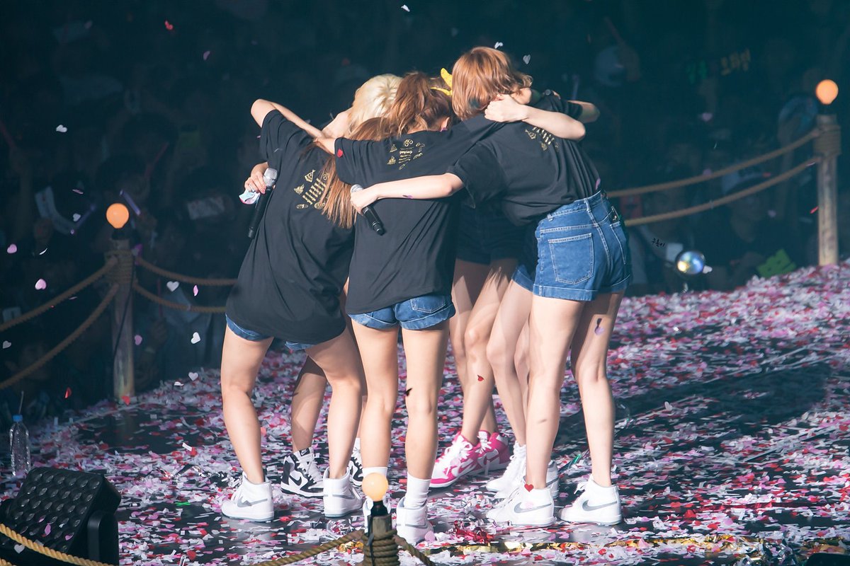 itsnotbomi's tweet photo. Apink is 6 and always be 6🥲 https://t.co/4G1LIq6O37