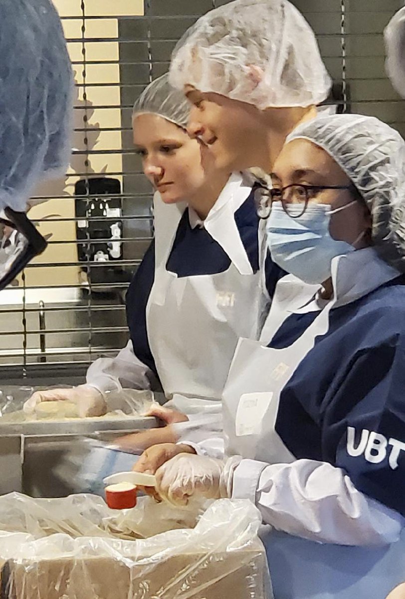 bryanurbanag's tweet photo. @OPS_BryanHigh FFA students preparing meals for those in need @NebraskaFFA State Convention #LivingToServe https://t.co/ryUUAExA9h