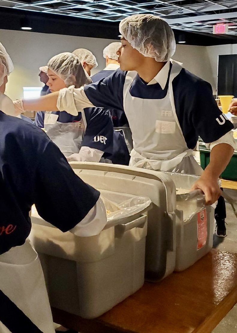 bryanurbanag's tweet photo. @OPS_BryanHigh FFA students preparing meals for those in need @NebraskaFFA State Convention #LivingToServe https://t.co/ryUUAExA9h