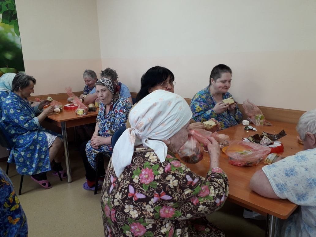 Samarskaya_ja's tweet photo. Опять собираю сладкие подарочки, но теперь для бабулечек к Пасхе.

Можно прям конфеты/печенье купить, можно перевести организатору помощи Любови Геннадьевне +79376502979

https://t.co/5EWhQt1soB https://t.co/Ru0eqoWA0H