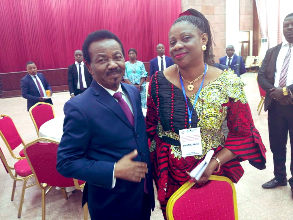 PazMiluta_pm's tweet photo. Retrouvaille Historique entre la Sénatrice Colette Lukamata et son frère Mboso Nkodia aujourd’hui À la Conférence qui a tablé sur la sécurité alimentaire et la malnutrition au palais du peuple organisée par lui même le président de la chambre basse du parlement Christophe Mboso https://t.co/tsQxbuHzaR