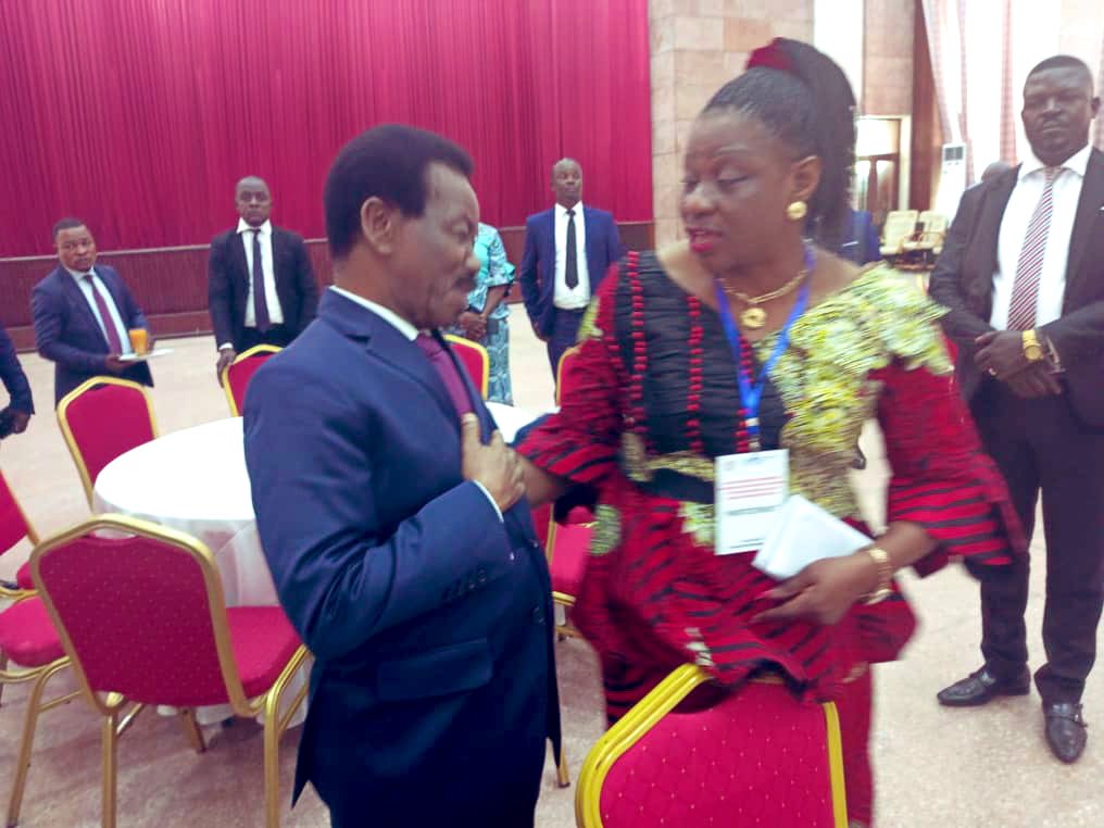 PazMiluta_pm's tweet photo. Retrouvaille Historique entre la Sénatrice Colette Lukamata et son frère Mboso Nkodia aujourd’hui À la Conférence qui a tablé sur la sécurité alimentaire et la malnutrition au palais du peuple organisée par lui même le président de la chambre basse du parlement Christophe Mboso https://t.co/tsQxbuHzaR