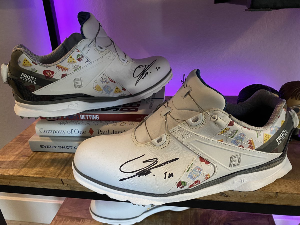 RickRunGood's tweet image. 🚨🚨

If Sungjae Im wins the Masters, I’ll part with these signed shoes from WGC St Jude. 

If he finishes Top 5, I’ll give away the signed glove. 

For the shoes, I’ll give one away and raffle off the other for a good cause. 

RT + Follow to enter. 

Giddy Up!