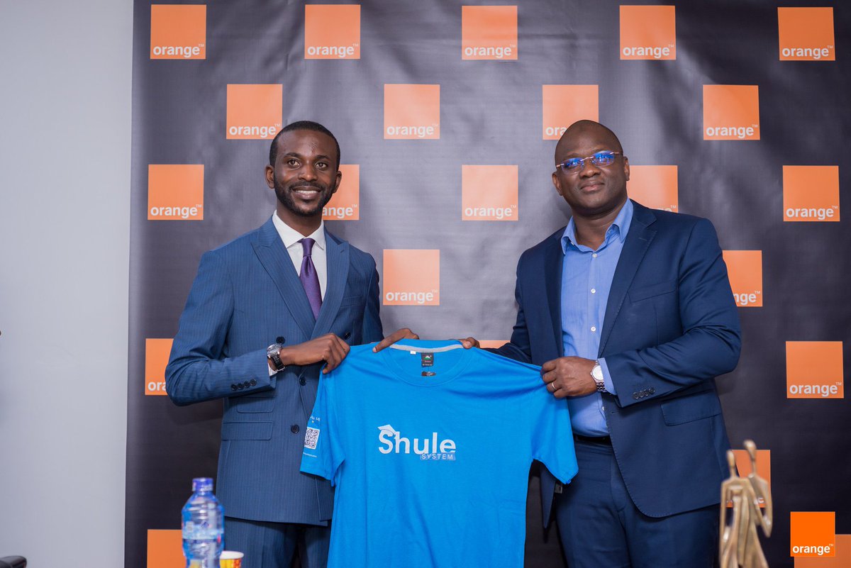 ShuleSystem's tweet photo. La collaboration entre @ShuleSystem et @Orange__RDC est actée ! 
Plus de 1000 écoles en #RDC auront accès à internet pour faciliter : l’utilisation du logiciel #shule, la communication avec les parents et le paiement de frais scolaires via #Orangemoney https://t.co/ZMWibKlrsW