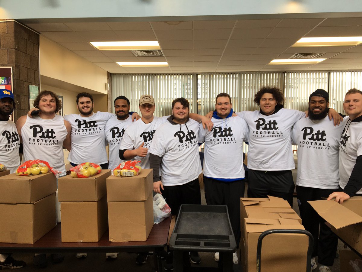 Finally handing out more food than they eat! Great day of giving back at the Sto-Rox Food Bank #PittFootball #DayOfService